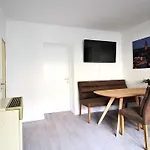 Central & Lovely - For Up To 6 Persons