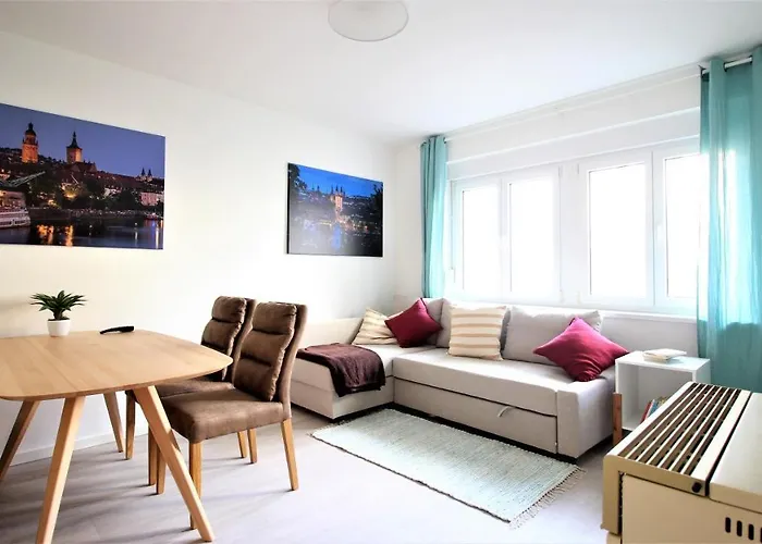 Central & Lovely - For Up To 6 Persons